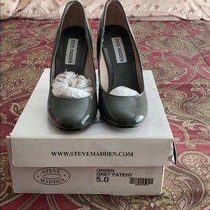Steve Madden grey patent pumps in size 5